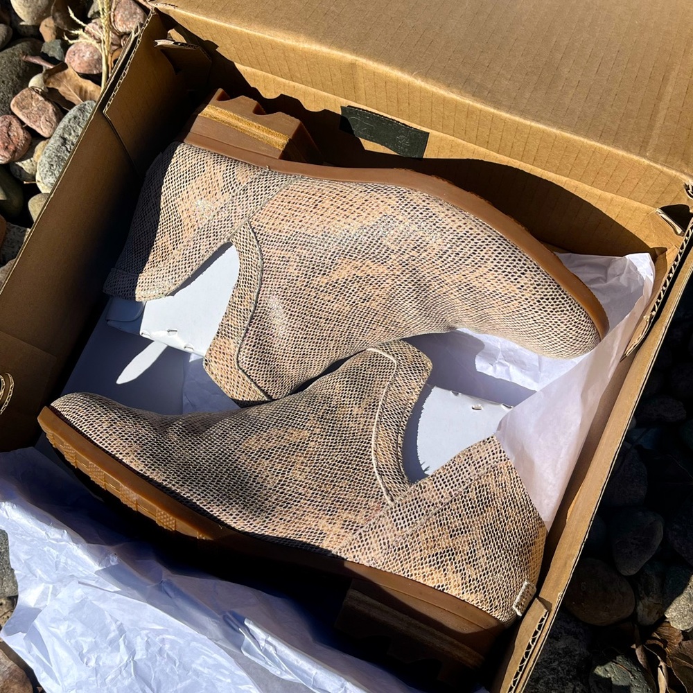 Sorel Lola Booties